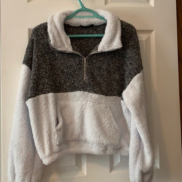 Fuzzy sweater - Picture 1 of 1